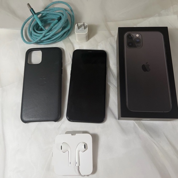 Apple iPhone 11 Pro with Accessories - Black UNLOCKED
